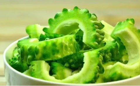 Egwyddor pwysau colli melon chwerw